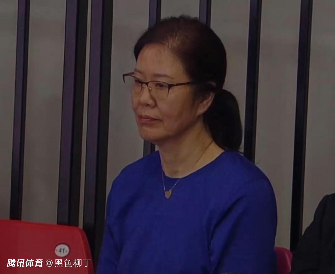 女老师香肠派对
